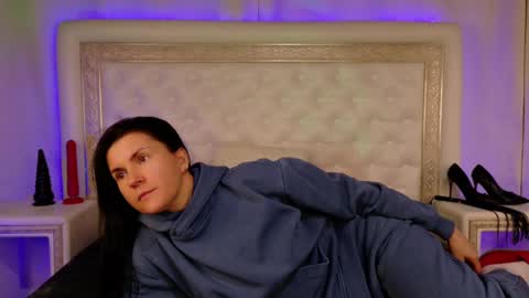 Snapshot of kinky_courtney chatting on 02-25-25, 12:25 Courtney online show from 02-25-25, 12:25