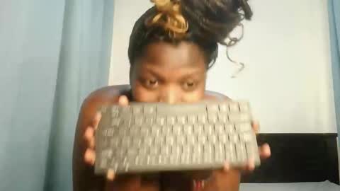 Lola online show from 11-26-25, 09:21