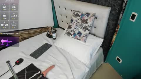 Snapshot of kinky_polar chatting on 01-15-26, 04:17 Polar online show from 01-15-26, 04:17