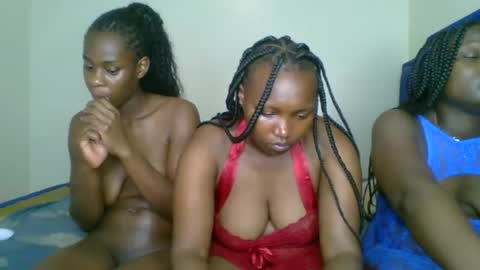 Snapshot of kinky_roey chatting on 02-05-25, 12:20 kinky_roey online show from 02-05-25, 12:20