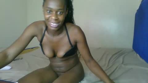 Snapshot of kinky_roey chatting on 02-22-25, 02:06 kinky_roey online show from 02-22-25, 02:06