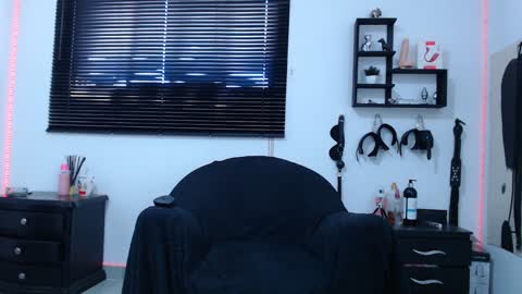 Snapshot of kinkyallisonsub chatting on 01-27-25, 05:37 Allison  Diego online show from 01-27-25, 05:37