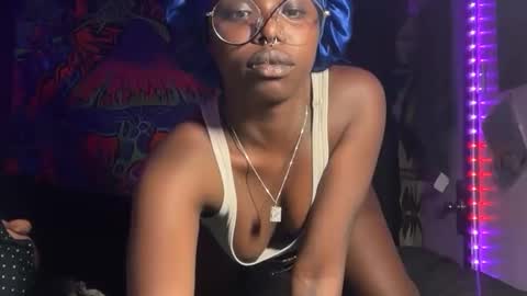 Snapshot of kinkycoupleinteracial chatting on 09-20-25, 01:06 interracialfacial online show from 09-20-25, 01:06