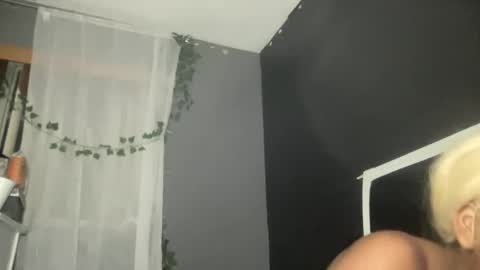 Snapshot of kinkykittee chatting on 02-10-25, 03:46 Bunniii online show from 02-10-25, 03:46