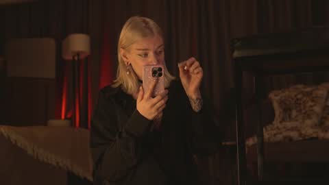 kinkylina_ online show from 12-12-24, 12:01