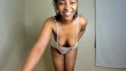 Snapshot of kinkylyla chatting on 12-10-24, 12:28 Kinky online show from 12-10-24, 12:28