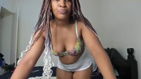 Snapshot of kinkylyla chatting on 01-03-25, 01:14 Kinky online show from 01-03-25, 01:14