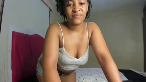 Snapshot of kinkylyla chatting on 01-22-25, 06:20 Kinky online show from 01-22-25, 06:20