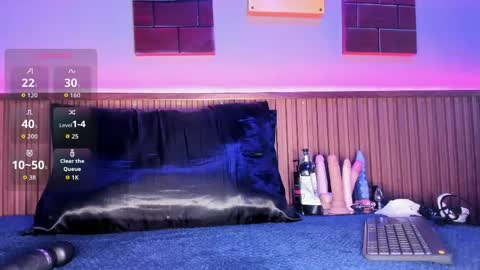 Snapshot of kira_rizzoo chatting on 05-06-26, 03:39 KIRA online show from 05-06-26, 03:39