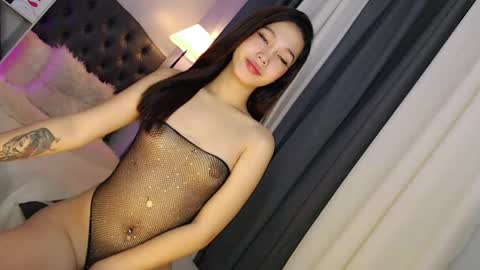 Snapshot of kira_willer chatting on 12-16-24, 06:53 KIRA online show from 12-16-24, 06:53