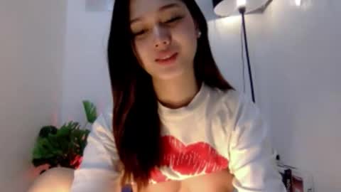 Snapshot of kira_willer chatting on 11-03-25, 12:50 KIRA online show from 11-03-25, 12:50