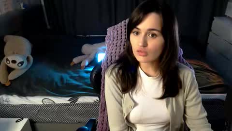 Kira  follow me  online show from 11-08-25, 10:30