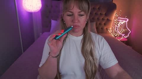 Kira online show from 02-07-25, 01:04