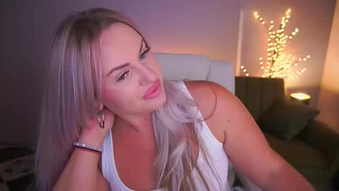 Kira online show from 09-15-25, 08:53