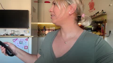 KiraDivine online show from 09-20-25, 09:43