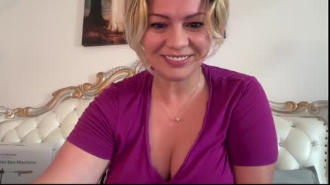 KiraDivine online show from 10-21-25, 01:23