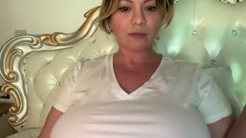 KiraDivine online show from 12-22-25, 02:25