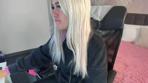 Kira online show from 09-29-25, 01:44