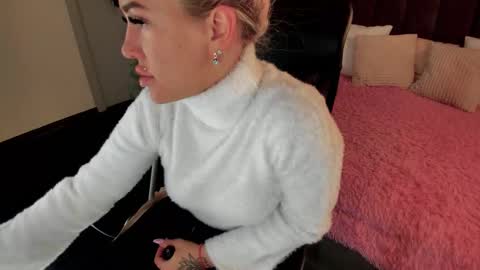 Kira online show from 10-19-25, 01:50