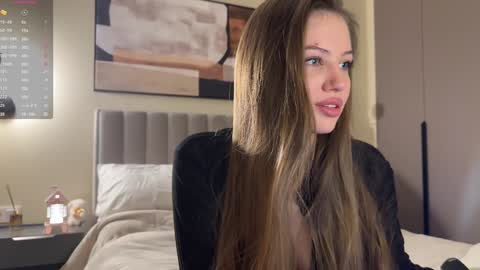 Snapshot of kiramystery chatting on 12-24-24, 03:05 Kira online show from 12-24-24, 03:05