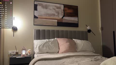 Snapshot of kiramystery chatting on 12-27-24, 02:54 Kira online show from 12-27-24, 02:54