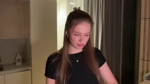 Snapshot of kiramystery chatting on 09-24-25, 04:32 Kira online show from 09-24-25, 04:32