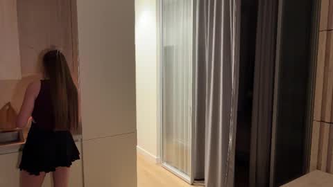 Snapshot of kiramystery chatting on 10-21-25, 03:13 Kira online show from 10-21-25, 03:13