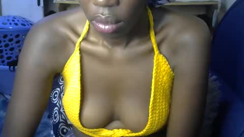 Snapshot of kiranoir1 chatting on 10-27-25, 10:36 Kira online show from 10-27-25, 10:36