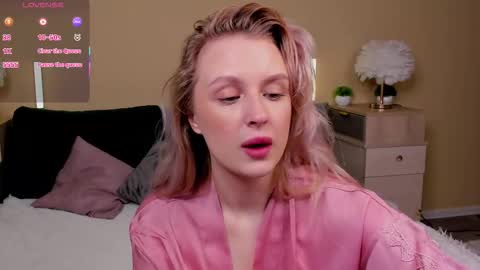 Kira online show from 02-08-26, 01:09