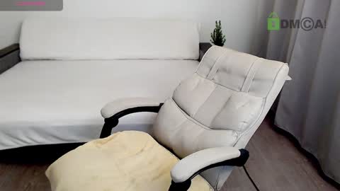 Snapshot of kiri_is_all chatting on 12-19-24, 05:18 Kiri online show from 12-19-24, 05:18