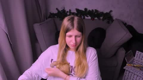 Kira online show from 12-22-24, 10:25