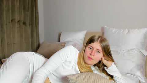 Kira online show from 11-23-25, 07:13