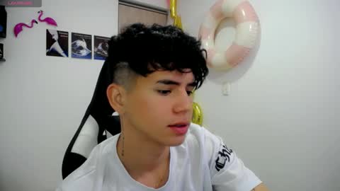 Snapshot of kiss_whitee chatting on 09-22-25, 01:29 kiss_whitee online show from 09-22-25, 01:29