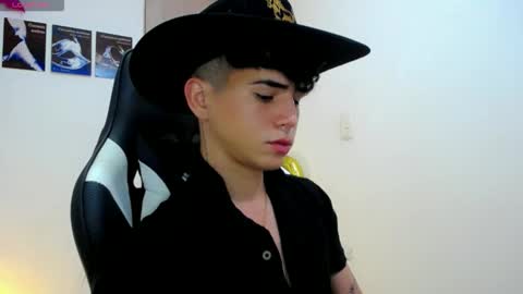 Snapshot of kiss_whitee chatting on 09-23-25, 12:02 kiss_whitee online show from 09-23-25, 12:02