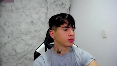 Snapshot of kiss_whitee chatting on 11-23-25, 03:28 kiss_whitee online show from 11-23-25, 03:28