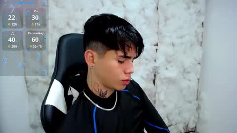 Snapshot of kiss_whitee chatting on 11-24-25, 08:19 kiss_whitee online show from 11-24-25, 08:19