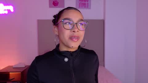 Snapshot of kisscocoaxo chatting on 12-23-25, 02:20 cocoa online show from 12-23-25, 02:20