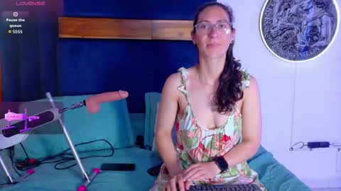 Kissing Company online show from 11-18-25, 03:23