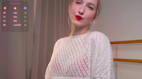 Snapshot of kisskiss_muah chatting on 09-23-25, 02:09 Kate  online show from 09-23-25, 02:09