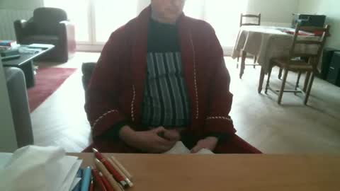 Snapshot of kisslog1 chatting on 12-22-24, 11:00 kisslog1 online show from 12-22-24, 11:00