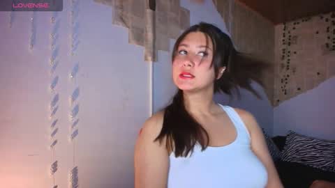 Snapshot of kisstarxxx chatting on 09-25-25, 05:44 Helena and Brad online show from 09-25-25, 05:44