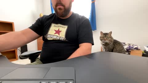 Hunter online show from 10-04-25, 09:13