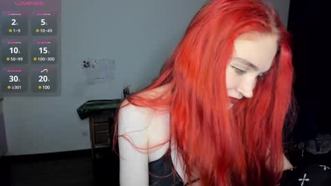 Snapshot of kitsunemoon chatting on 12-20-24, 07:39 Kitsune online show from 12-20-24, 07:39