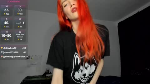 Snapshot of kitsunemoon chatting on 12-25-24, 09:43 Kitsune online show from 12-25-24, 09:43