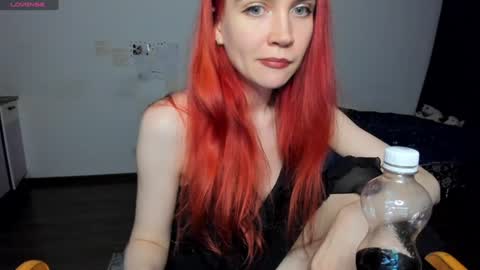 Snapshot of kitsunemoon chatting on 01-09-25, 07:18 Kitsune online show from 01-09-25, 07:18