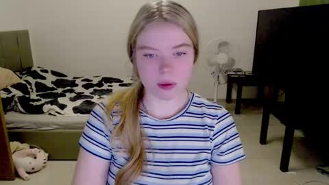 Snapshot of kitten_jenny01 chatting on 12-01-24, 04:29 Jennyblonde and Emmabrunette online show from 12-01-24, 04:29