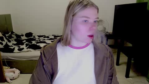 Snapshot of kitten_jenny01 chatting on 12-18-24, 06:53 Jennyblonde and Emmabrunette online show from 12-18-24, 06:53