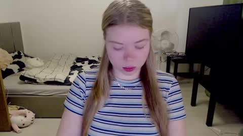 Snapshot of kitten_jenny01 chatting on 12-25-24, 11:43 Jennyblonde and Emmabrunette online show from 12-25-24, 11:43