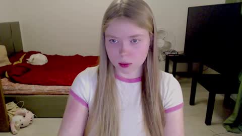 Snapshot of kitten_jenny01 chatting on 02-05-25, 08:35 Jennyblonde and Emmabrunette online show from 02-05-25, 08:35