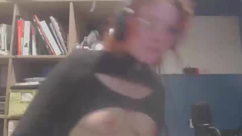 kittennervous online show from 10-20-25, 01:06